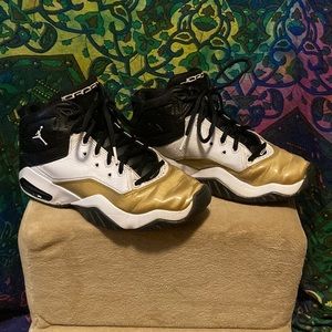Young mens Jordan’s size 7.5